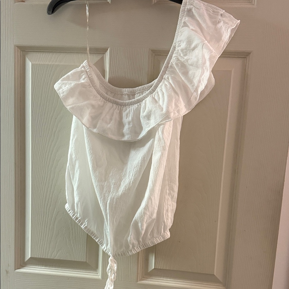VENUS White One-Shoulder Ruffled Top